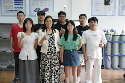 拍摄完金属增材制造实验视频后的合影