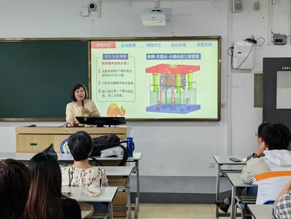 https://www.sspu.edu.cn/_upload/article/images/f0/15/1d5a5976451abdb1ab546d715256/9382d256-d1ad-4b68-9212-d732f75645ec.png